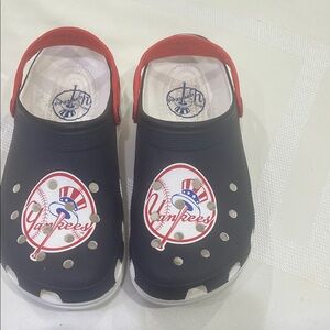 CROCS Kids Black and Red Yankees Clogs